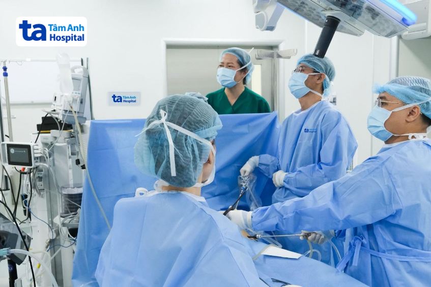 mổ nội soi ruột cho trẻ tại khoa ngoại nhi