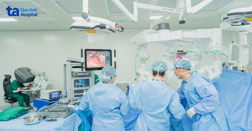 một ca phẫu thuật nội soi có hỗ trợ robot