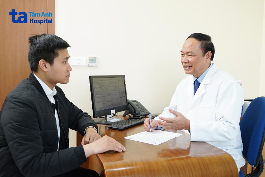 nói rõ các loại thuốc đang dùng trước khi tiêm