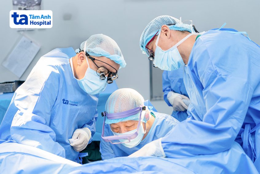 phẫu thuật xẻ màng ngăn tử cung cho bệnh nhi