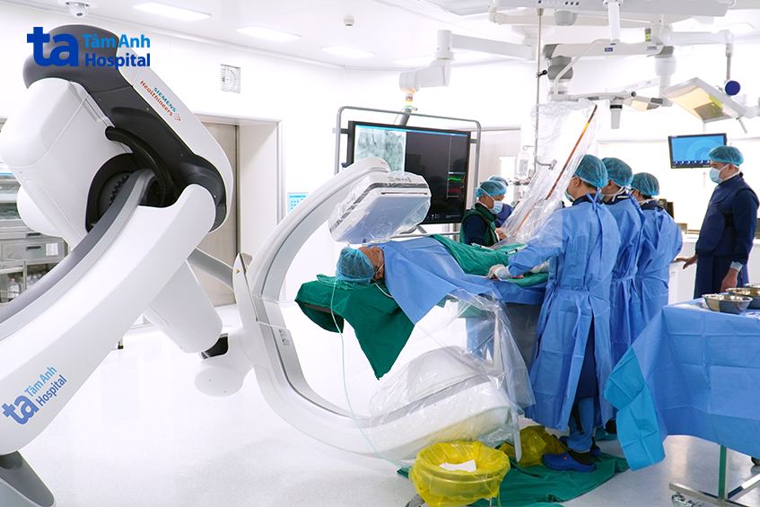phòng mổ hybrid hỗ trợ phẫu thuật chấn thương