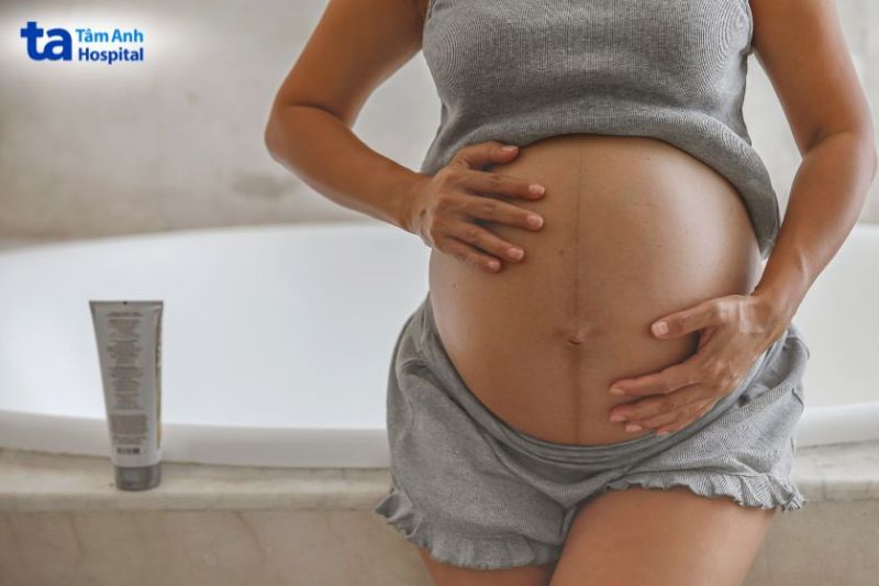 thai nhi phát triển làm rạn da ở mẹ bầu