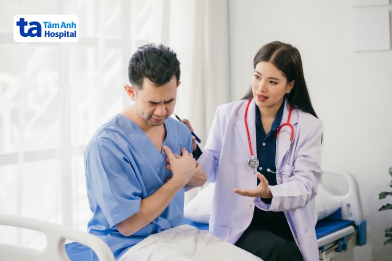 sốt xuất huyết nên đến bệnh viện thăm khám