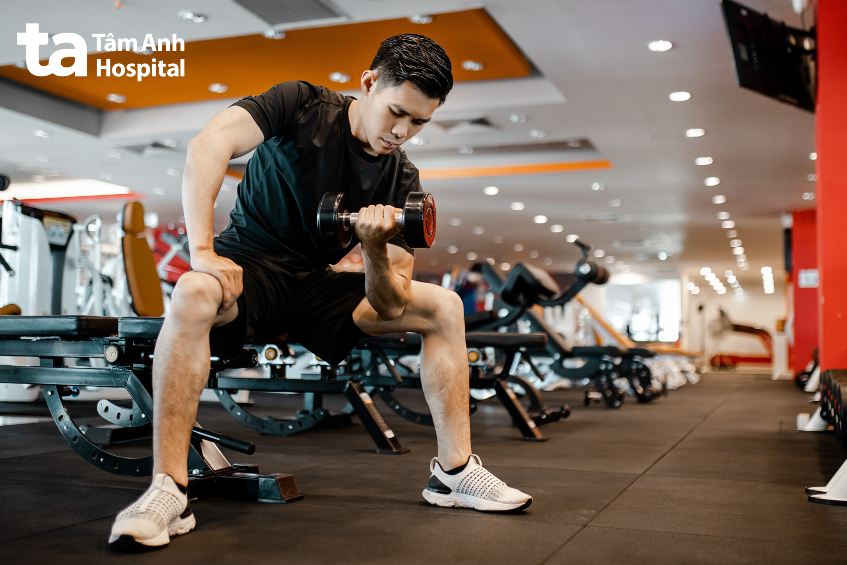 tập kháng lực trước đạp xe giúp đốt mỡ