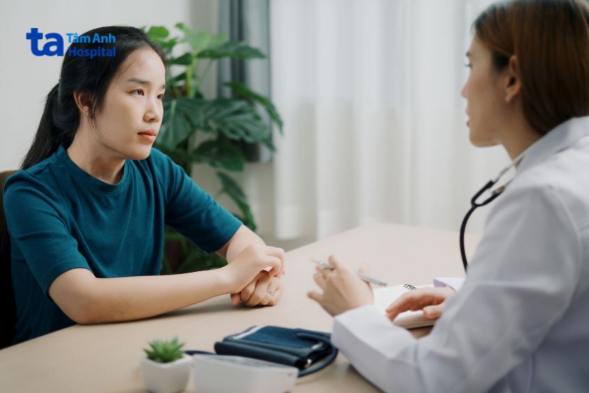 Chị em nên thăm khám để được bác sĩ kiểm tra và tư vấn sinh mổ sau bao lâu có thể mang thai lại