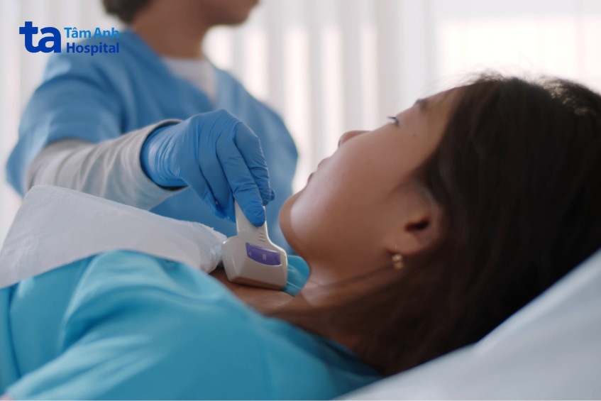 thông qua hình ảnh siêu âm, bác sĩ có thể đánh giá kích thước bướu