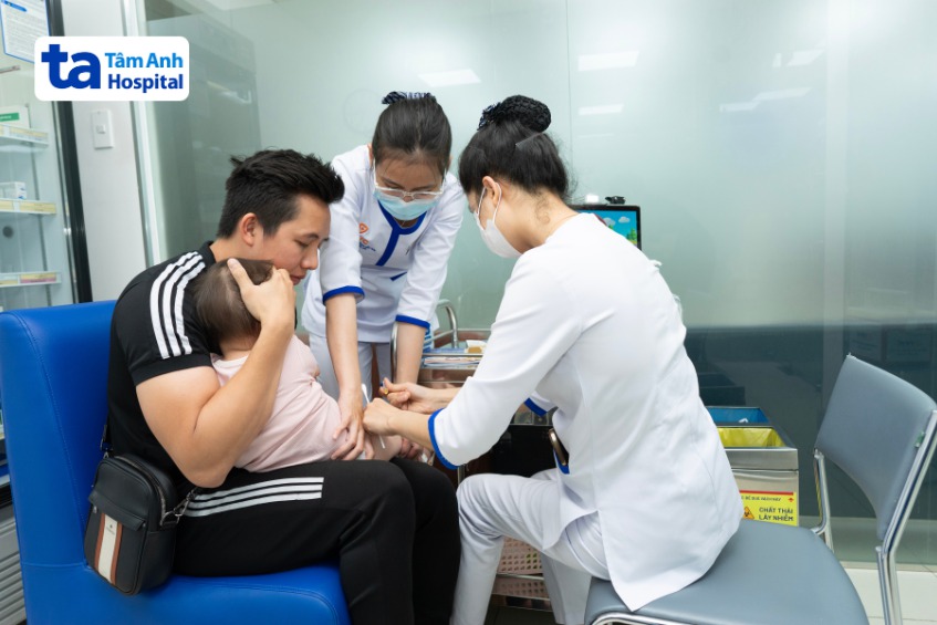 tiêm phòng cho trẻ tại trung tâm uy tín