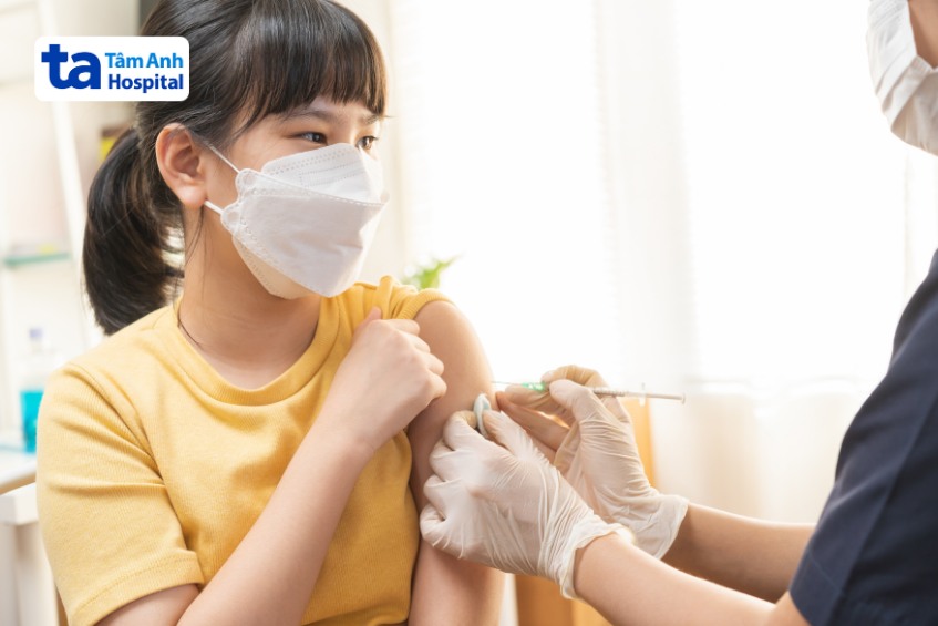 tiêm vắc xin là biện pháp phòng ngừa bệnh tay chân miệng