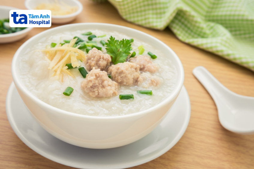 trẻ bị viêm dạ dày nên ăn cháo thịt nạc
