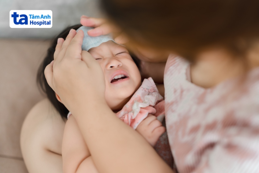 trẻ có biểu hiện sốt cao kéo dài
