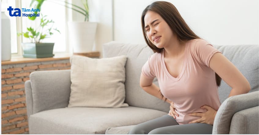 triệu chứng của bí tiểu là đột ngột không thể đi tiểu và đau