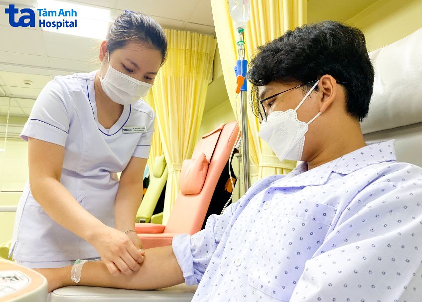 truyền hóa chất cho bệnh nhân tại tâm anh