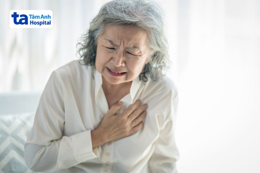 Tuổi tác là một trong những yếu tố ảnh hưởng đến tuổi thọ của người bị hẹp van tim.