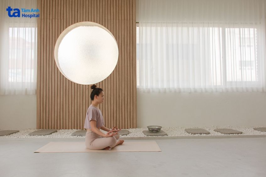 yoga nhẹ nhàng rất lý tưởng cho mẹ sau sinh