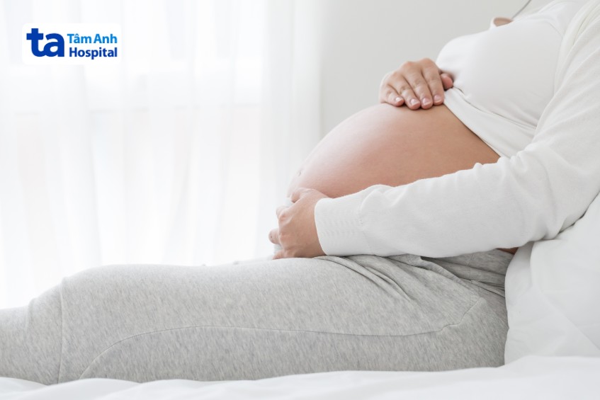 bà bầu cần nghỉ ngơi nếu đau lưng