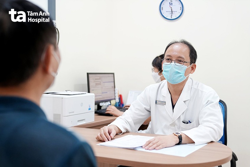 bác sĩ tư vấn trị trào ngược dạ dày