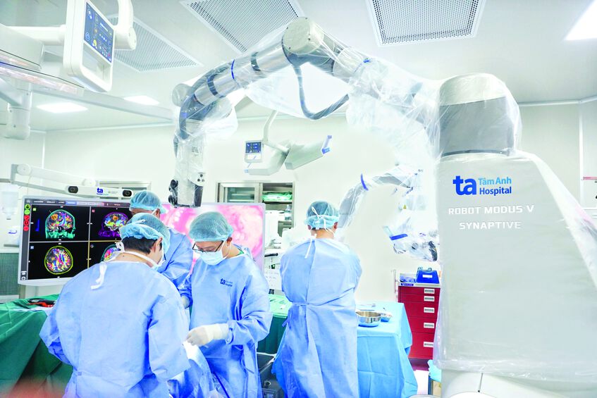 bác sĩ và máy móc tâm anh