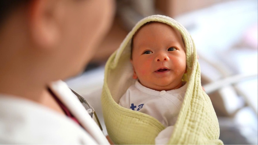 Bé Lina chào đời khỏe mạnh, là “trái ngọt” sau nhiều năm mong mỏi của gia đình chị Phạm Thu Trang