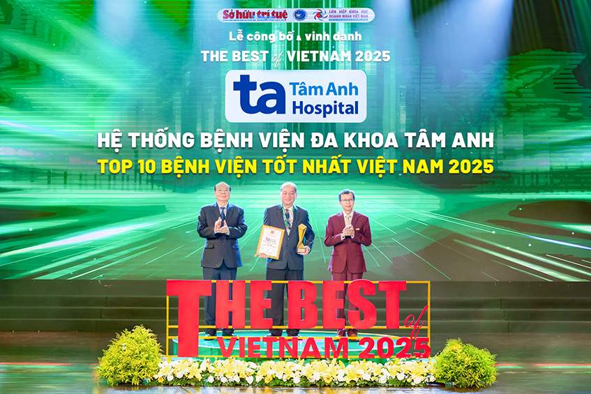 bs cường nhận chứng nhận top 10 bệnh viện