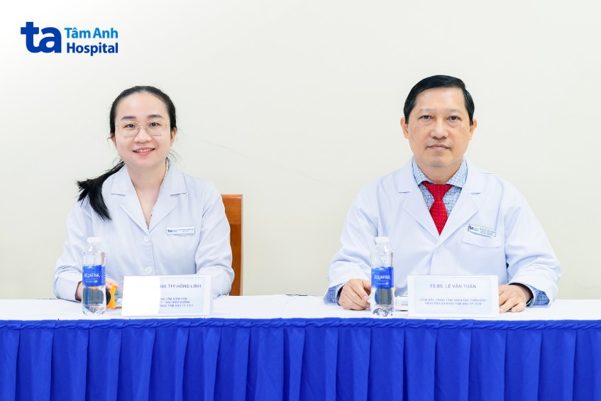 bs tuấn và bs linh tại hội thảo