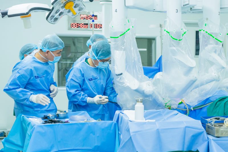 ca dùng robot cắt ung thư trực tràng