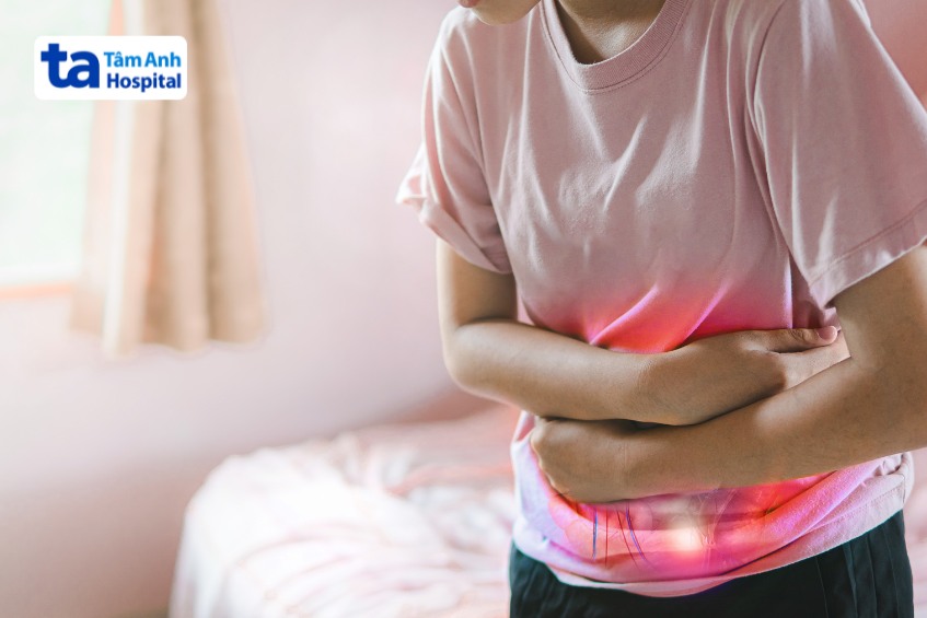 đau bụng quanh rốn, chuyển dần sang vùng hạ vị