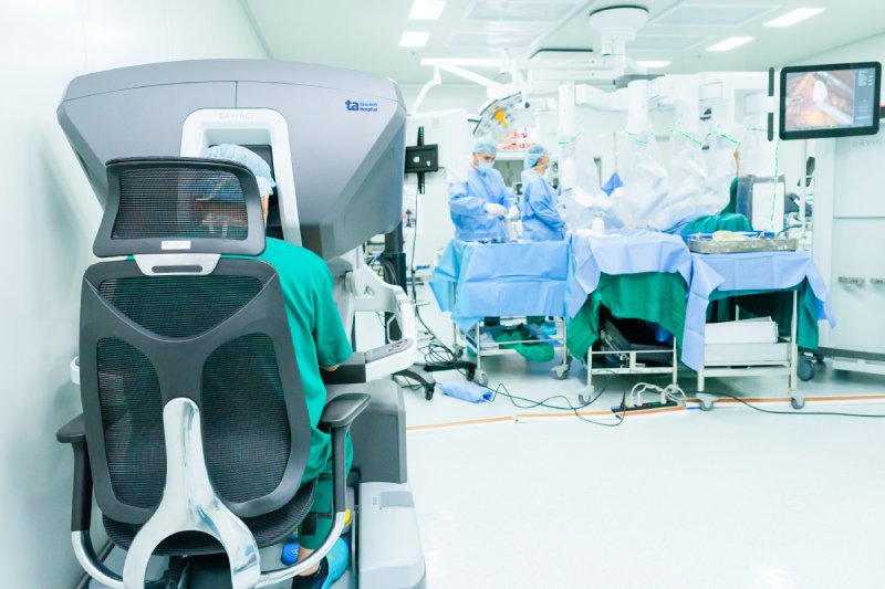 dùng robot cắt ung thư trực tràng