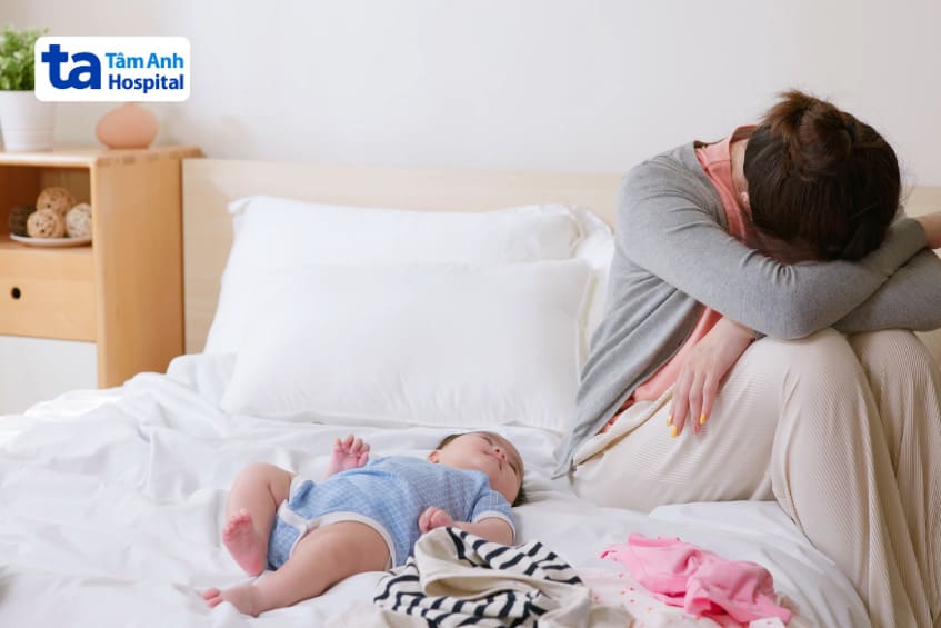mất ngủ sau sinh mổ ảnh hưởng đến việc chăm sóc bé