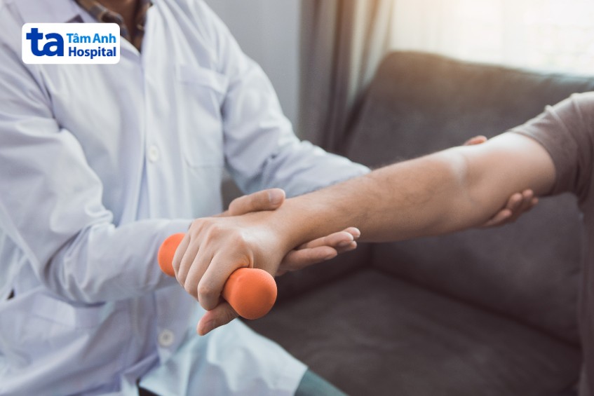 nên tập luyện đều đặn theo hướng dẫn bác sĩ