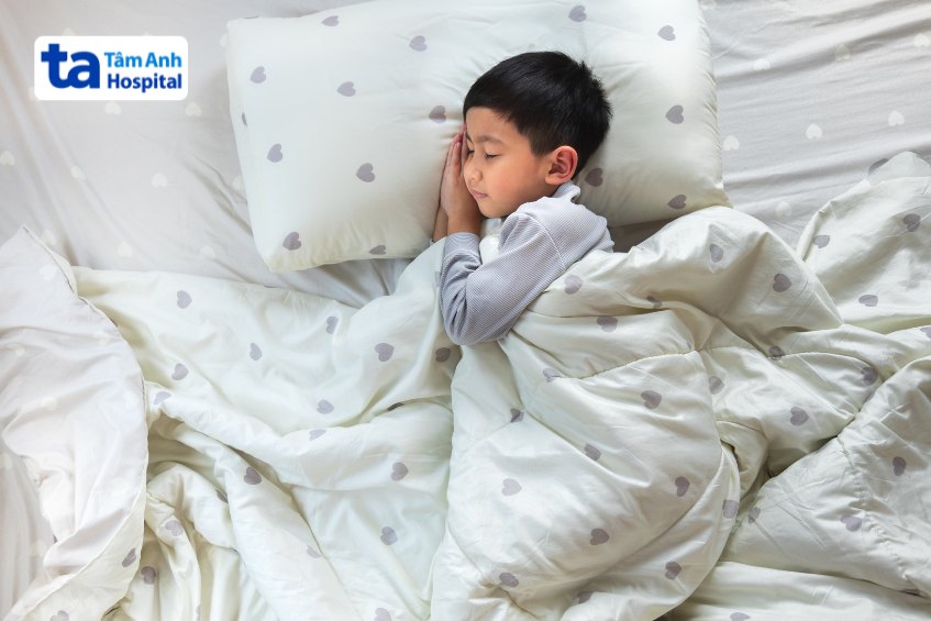 Ngủ đủ và sâu giấc giúp trẻ phát triển não bộ