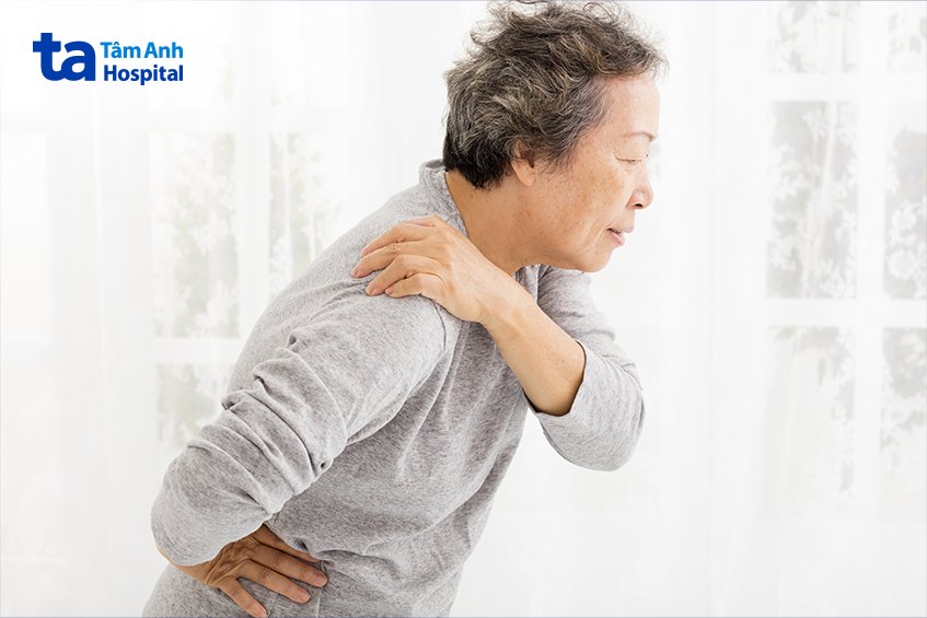 Đông cứng vai gây đau nhức và giảm vận động vùng vai phải