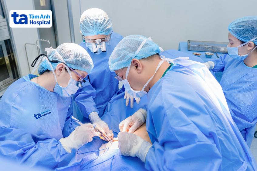 phẫu thuật tháo thanh nâng ngực cho bệnh nhi