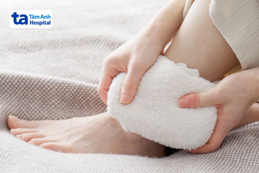 Việc chăm sóc đúng cách sẽ giúp vết thâm tím nhanh tan hơn