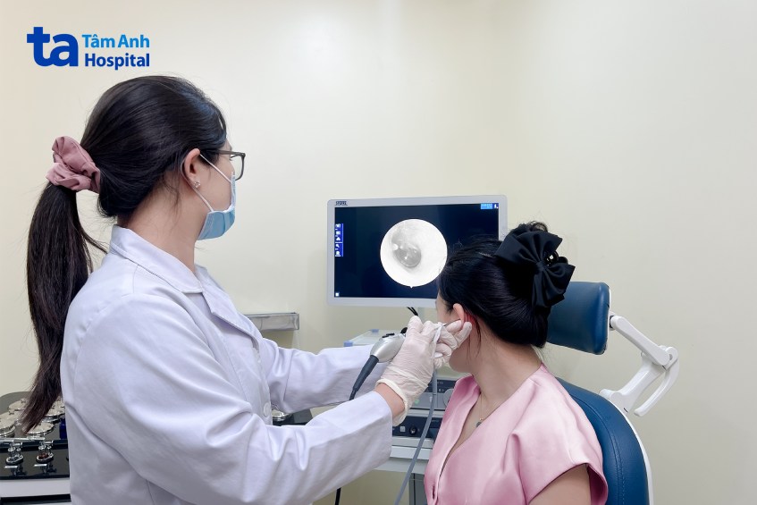 soi bọ chui vào tai