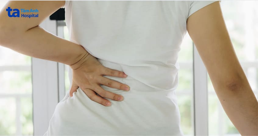 sốt khi bị uti có thể kèm đau lưng