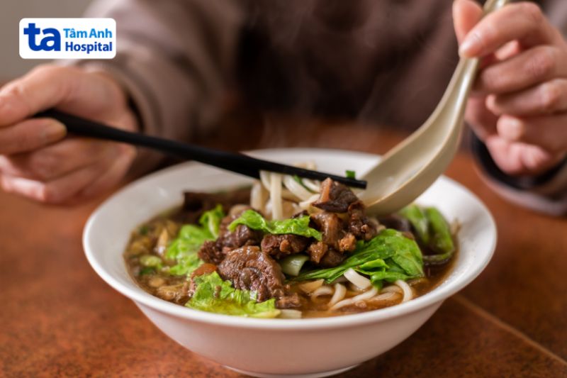 sốt xuất huyết nên ăn thịt bò chín