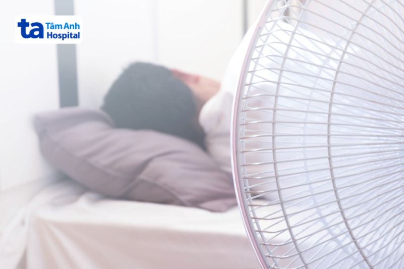 bệnh sốt xuất huyết không nên nằm quạt quá lâu