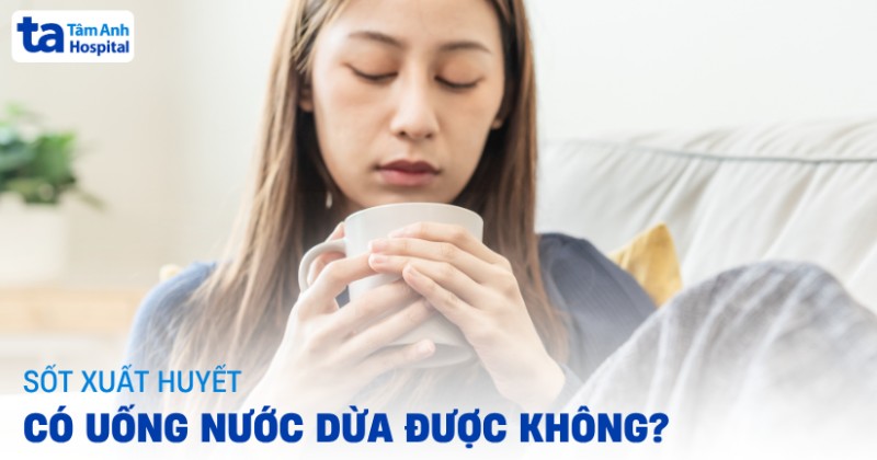 Sốt xuất huyết uống nước dừa được không? Uống sao cho đúng?