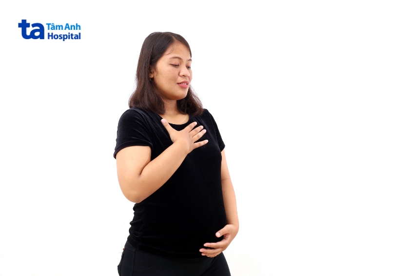 Thai phụ gặp tình trạng thở khò khè kéo dài có thể là bị hen suyễn