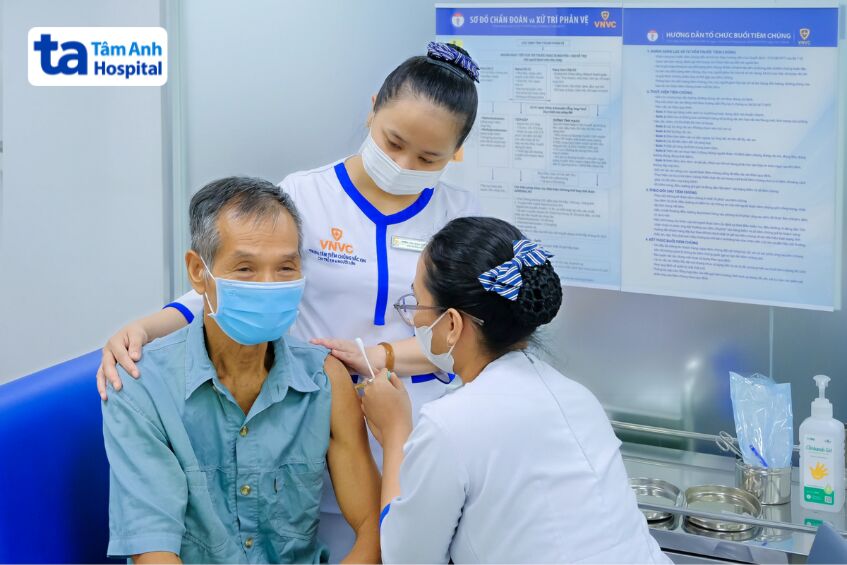 tiêm phòng phế cầu cho người cao tuổi