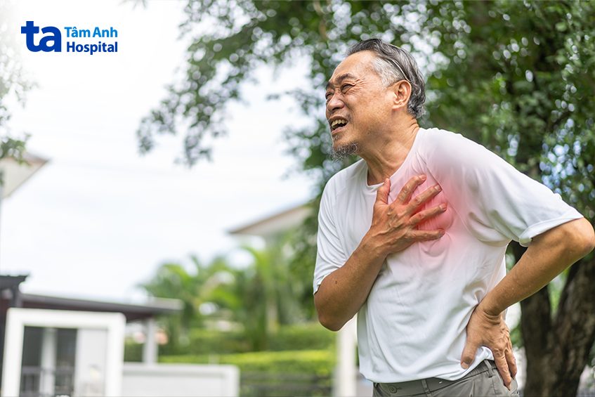 tràn máu màng phổi có thể khởi phát muộn