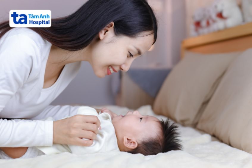 Trẻ sau phẫu thuật thông liên thất phần cơ khỏe mạnh bình thường