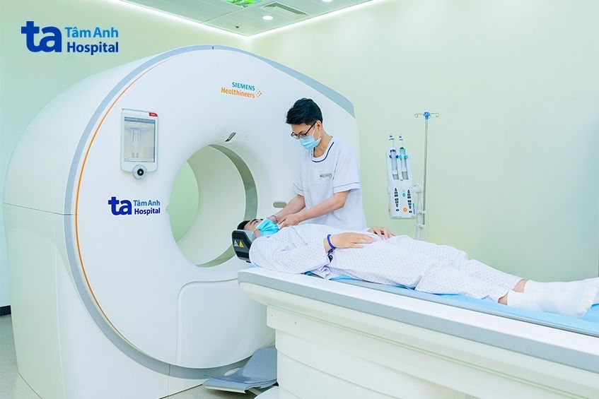 Máy CT hơn 100.000 lát cắt giúp người bệnh được chẩn đoán sớm, chính xác các bệnh lý nguy hiểm ở nhiều lĩnh vực tim mạch, thần kinh, ung thư….