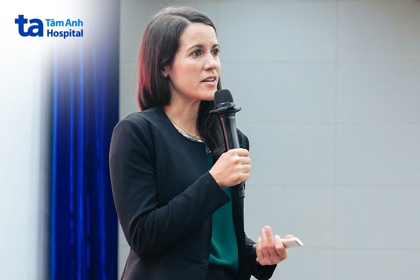 bà victoria bertomeu chia sẻ về rối loạn sàn chậu