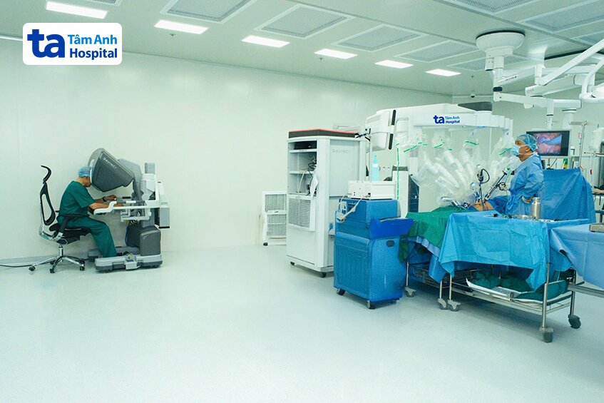 bác chuyên bên trái điều khiển robot