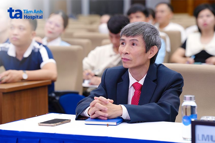 bác sĩ dần khoa phục hồi chức năng tại sự kiện