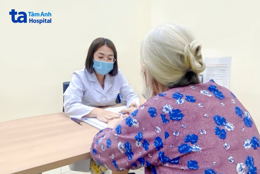 bác sĩ thông báo tình trạng sức khỏe