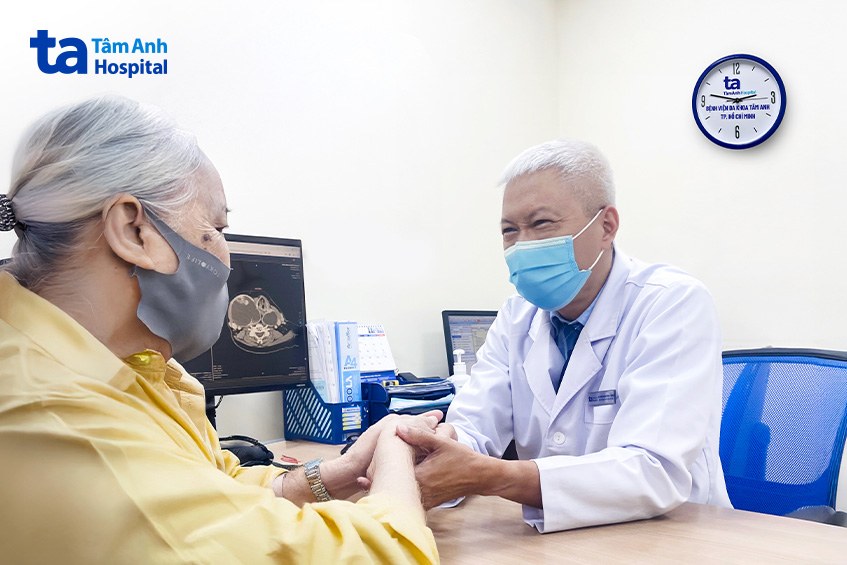 người lớn tuổi dễ mắc ung thư da