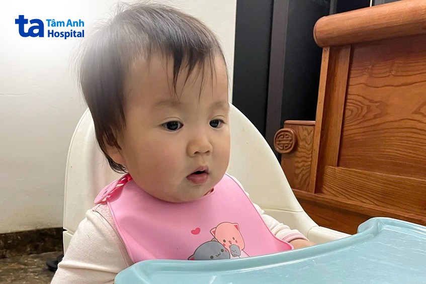 Bé Tuệ Minh nay đã 16 tháng tuổi
