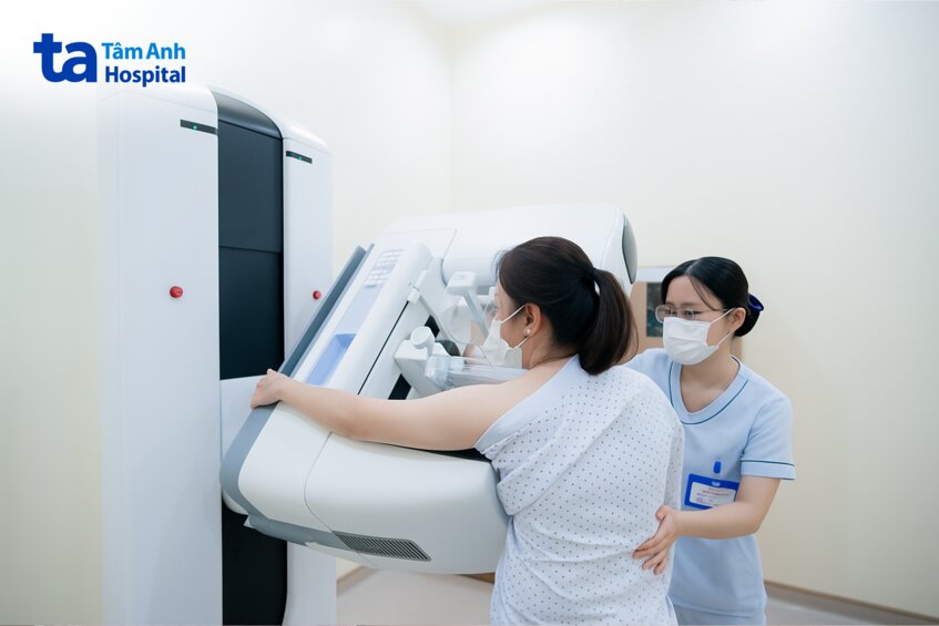 bệnh nhân đang tầm soát ung thư vú